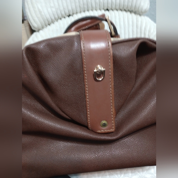 Burberry Travel Bags - Picture 9 of 15